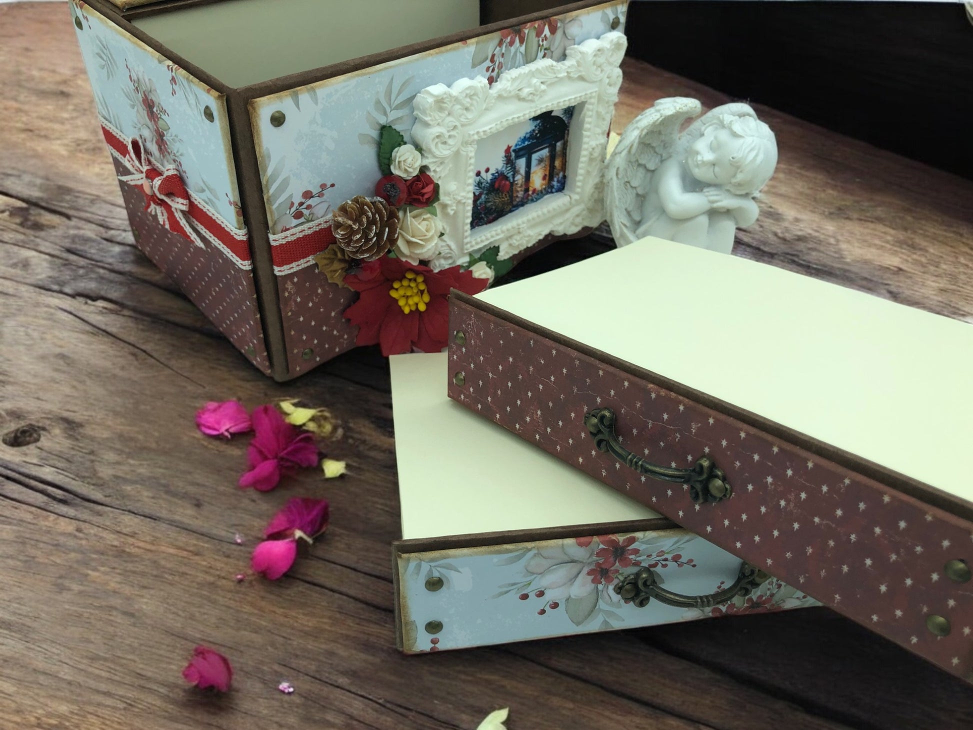 Christmas shabby chic photo album box with 36 photo capacity, handmade decorations and compact design—artisan festive keepsake for holiday gifting.