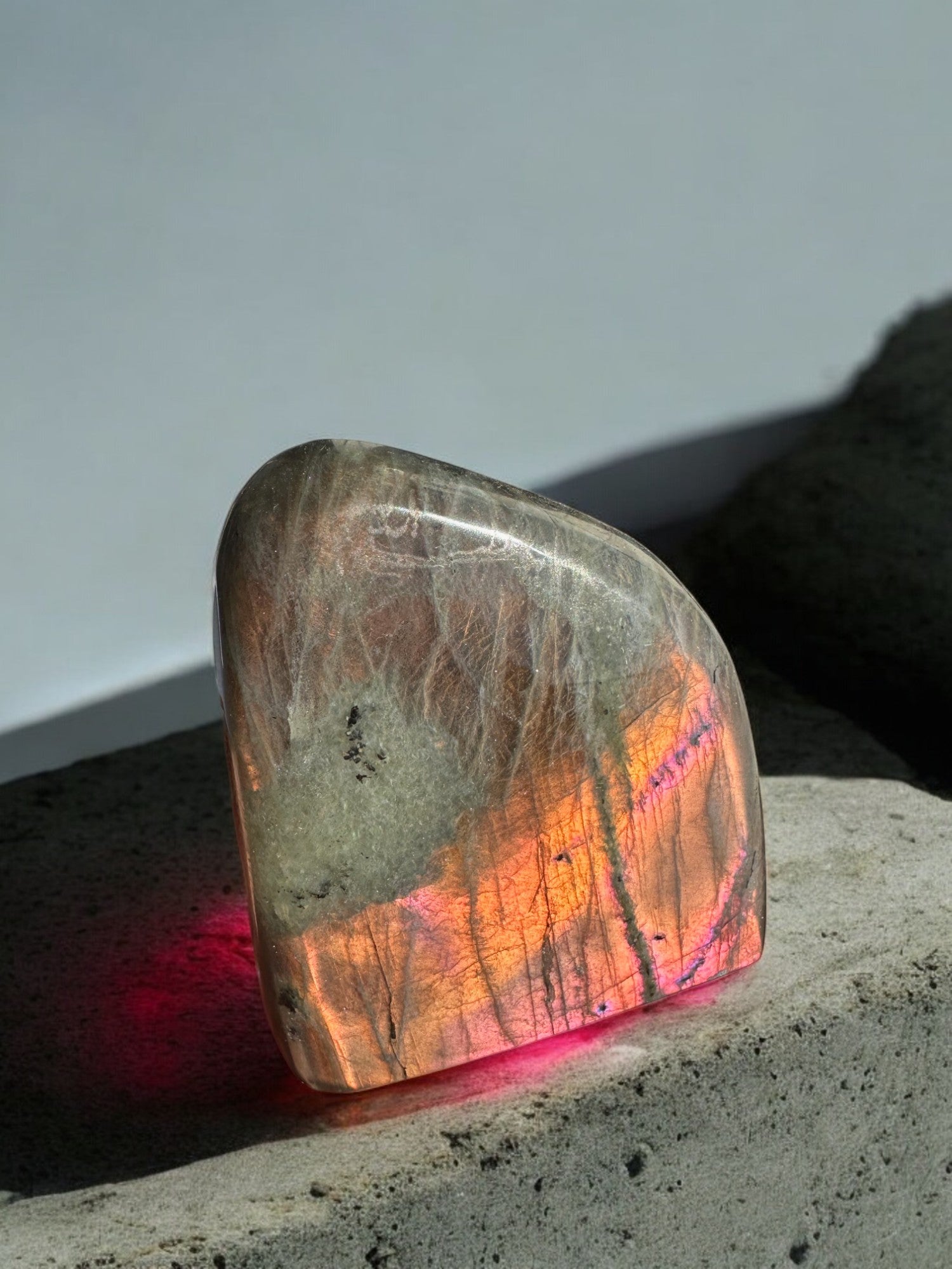 Decorative labradorite free form crystals with bold flashes