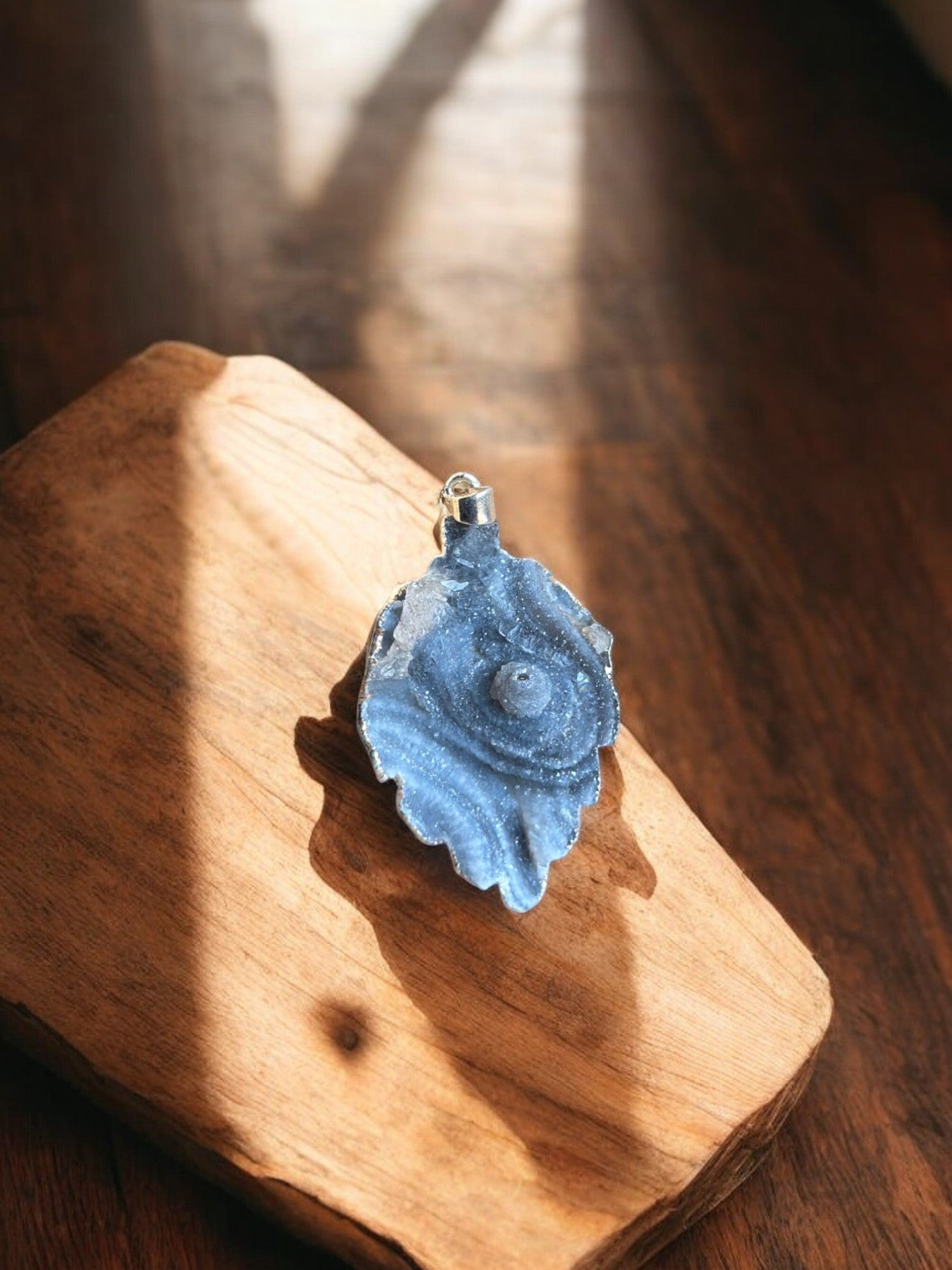 Druzy agate leaf crystal pendant with a nup