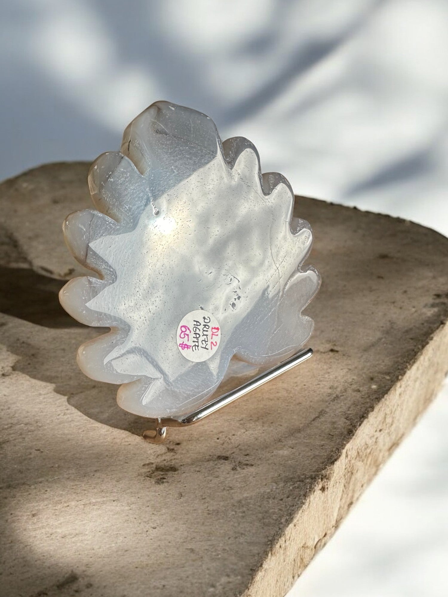 Durzy agate crystal shape in leaf on a stand