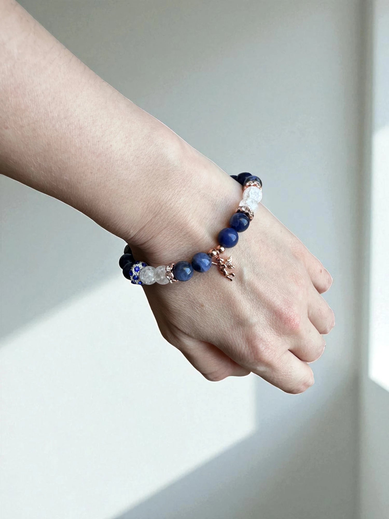 Handmade healing bracelet with sodalite and clear quartz beads